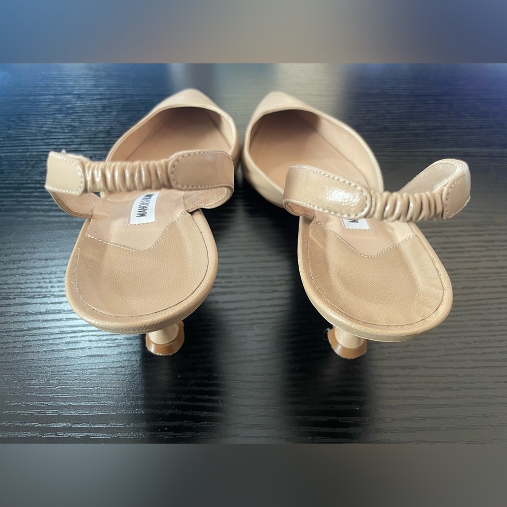 Manolo Blahnik Nude Beige Pointed Slingback Heels - Picture 5 of 9